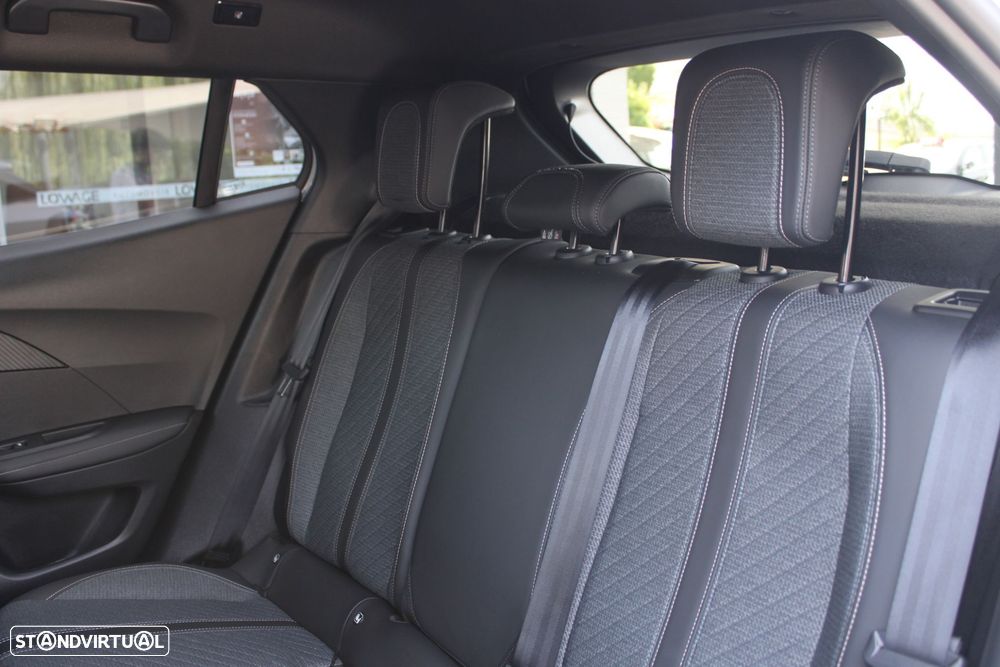 Peugeot 2008 1.2 PureTech Allure EAT8 - 8