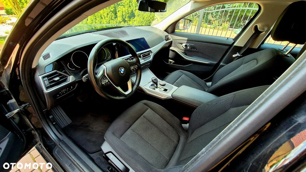 BMW Seria 3 320d Edition Luxury Line Purity - 12