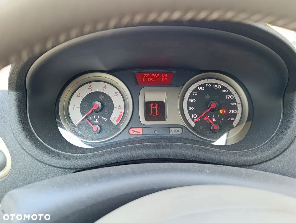 Renault Clio 1.4 16V Privilege - 5
