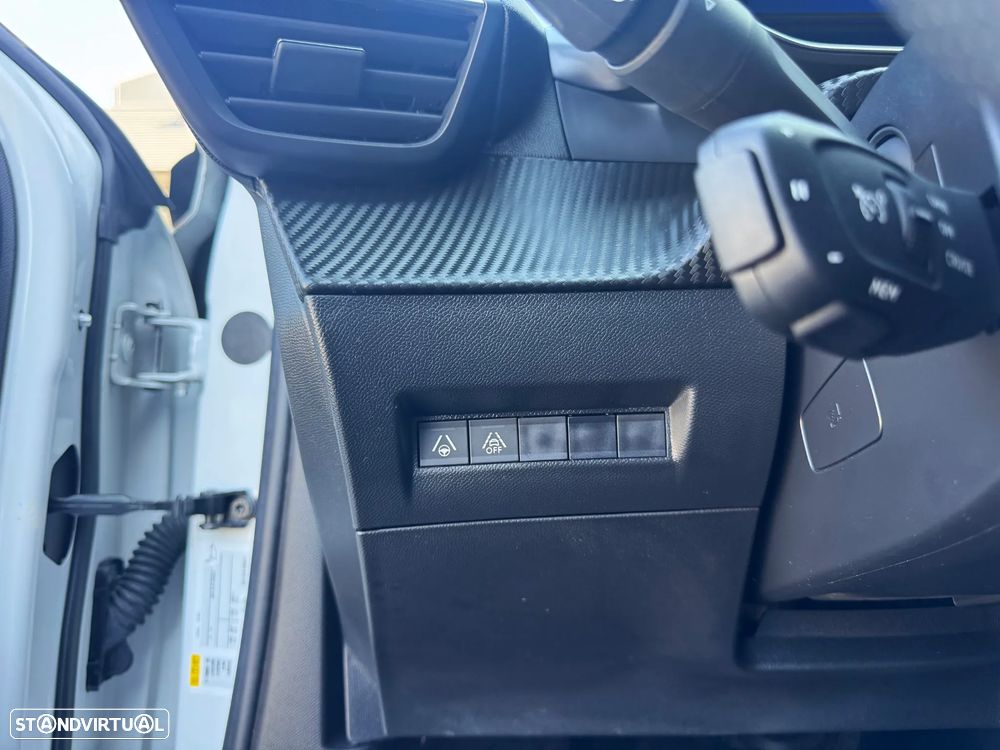 Peugeot e-2008 50 kWh GT - 16