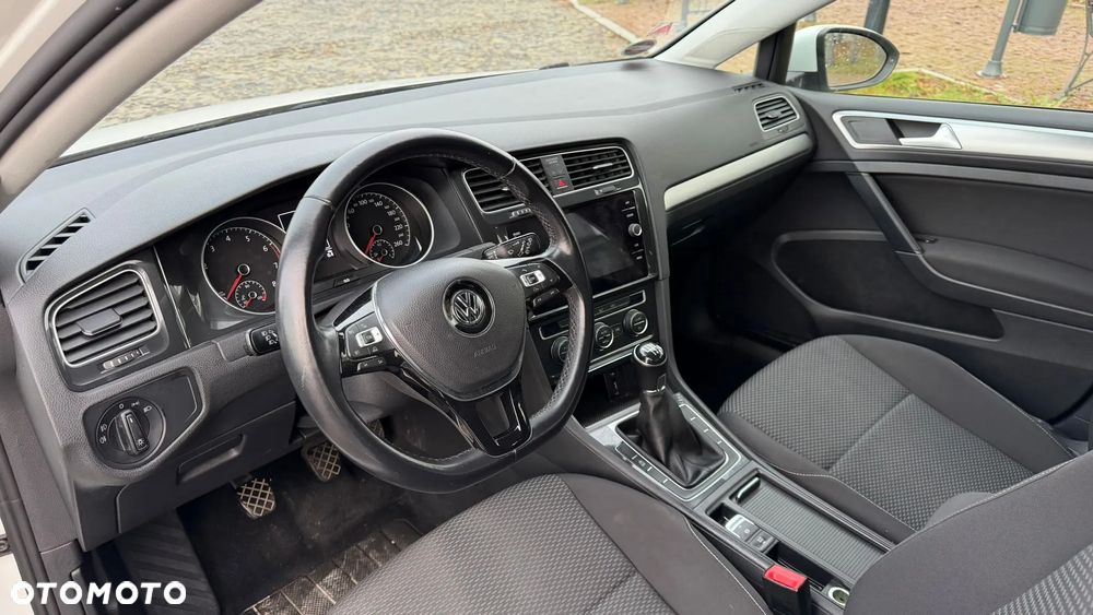 Volkswagen Golf - 15