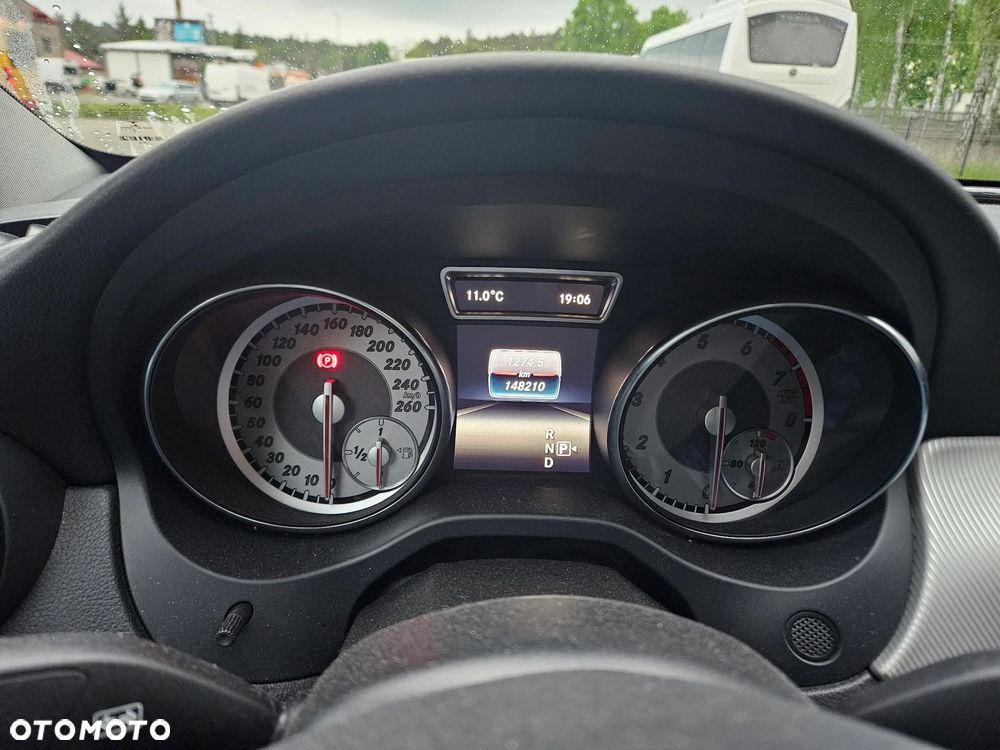 Mercedes-Benz CLA 200 7G-DCT Urban - 31