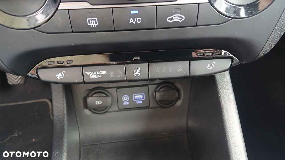 Hyundai i20 blue 1.2 Trend - 10