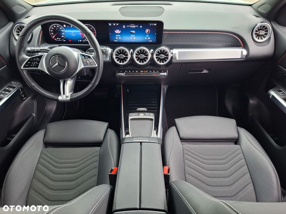 Mercedes-Benz GLB - 12