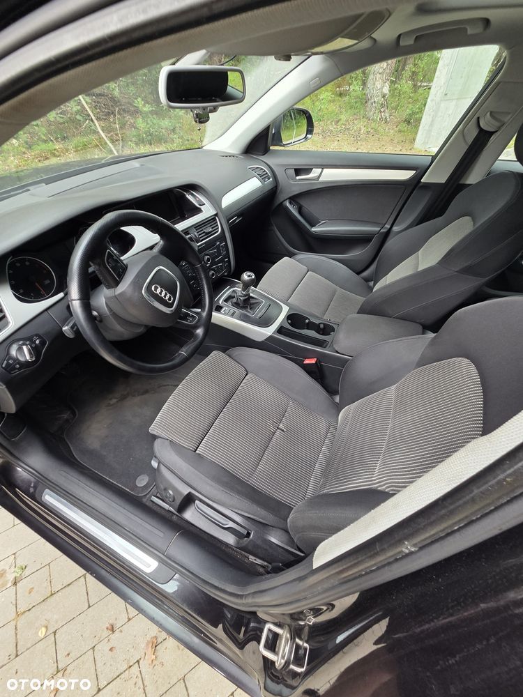 Audi A4 Limousine - 8