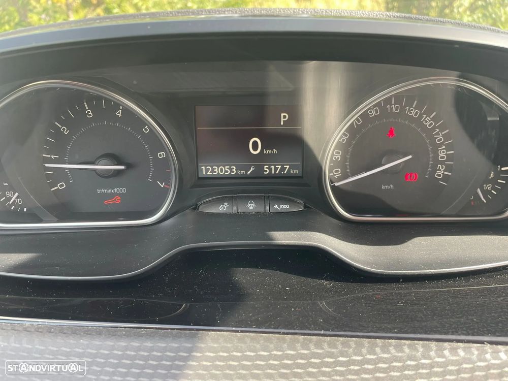 Peugeot 2008 PureTech 110 Stop&Start EAT6 Allure - 31