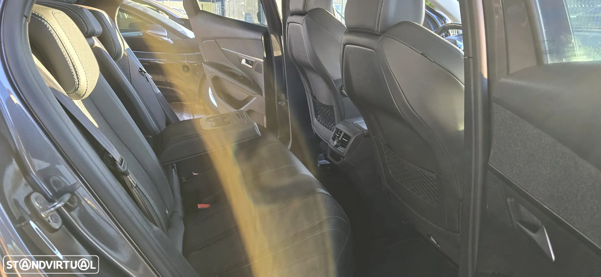Peugeot 3008 1.6 Hybrid Allure Pack e-EAT8 - 37