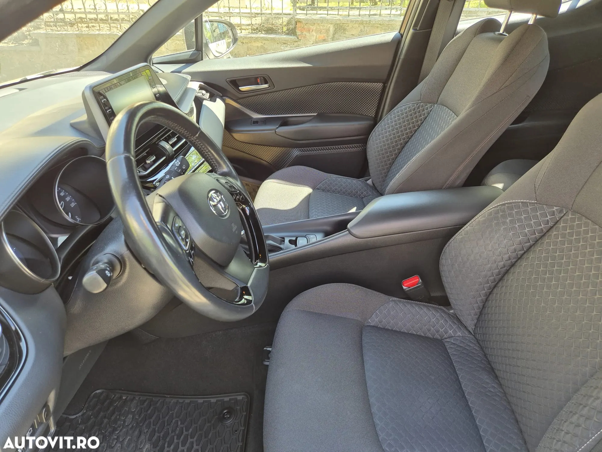 Toyota C-HR 1.8 Hybrid Business Edition - 12