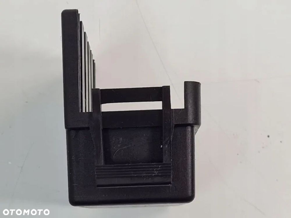 OSŁONA POKRYWA BEZPIECZNIKÓW PEUGEOT 207 1.6 THP - 4