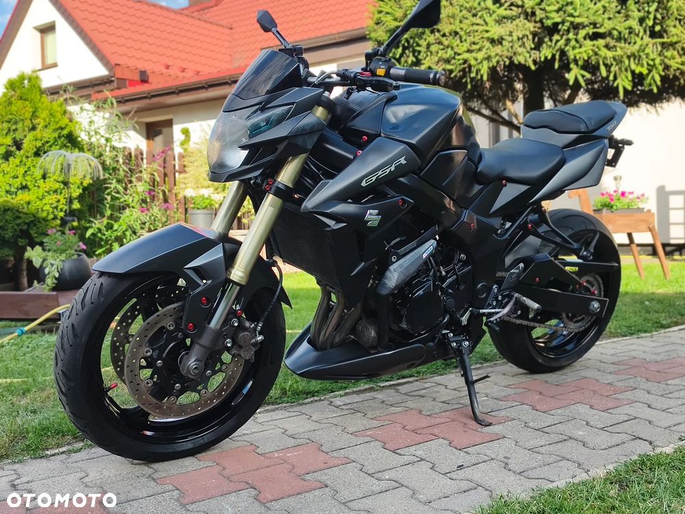 Suzuki GSR - 15