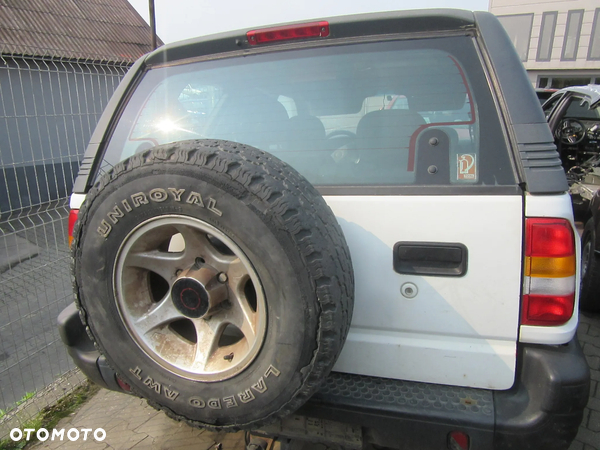 Frontera B sport szyba tył