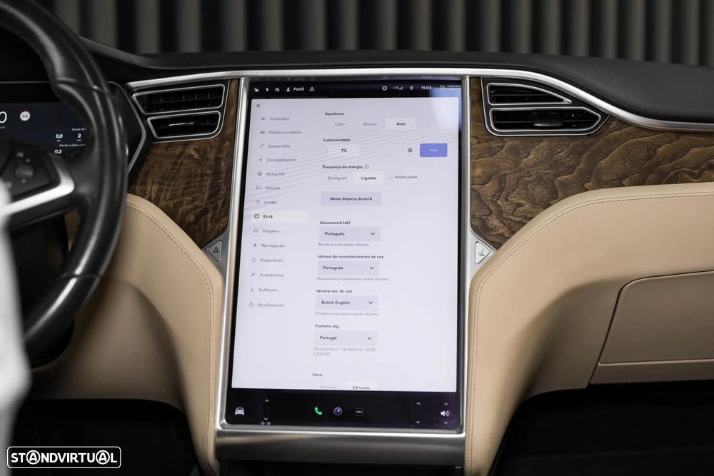 Tesla Model X 90D - 26