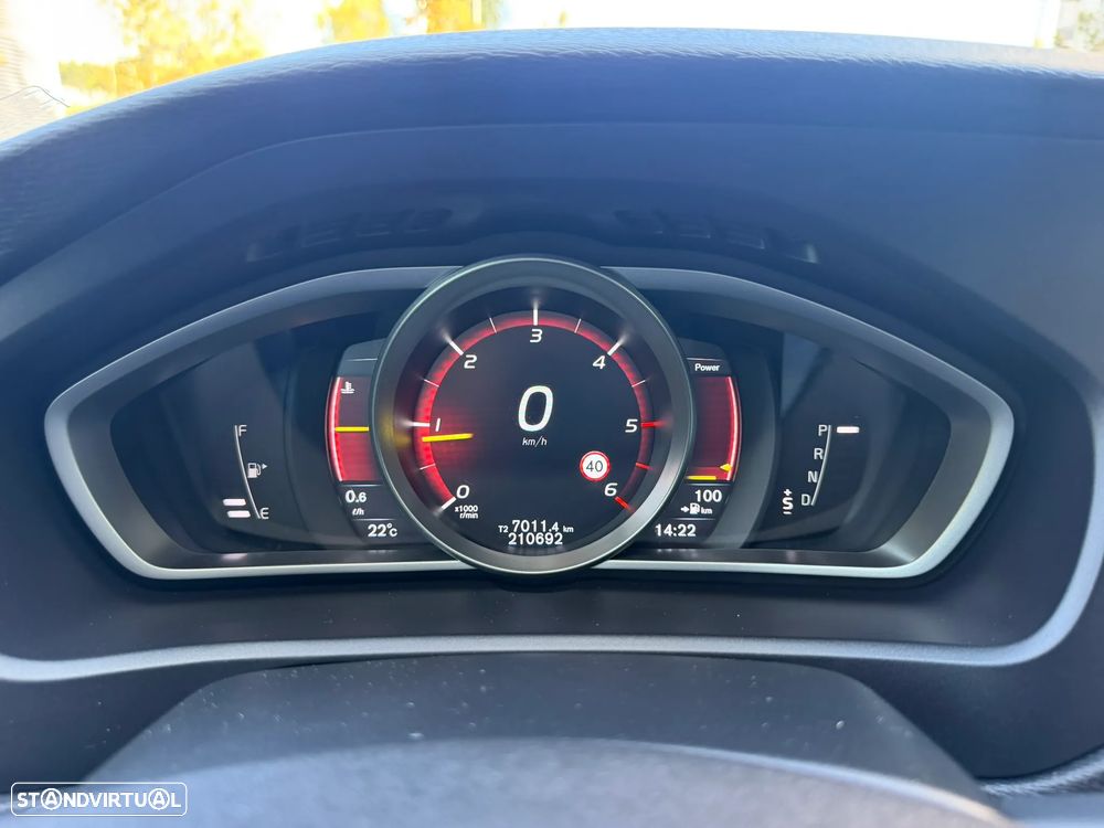 Volvo V40 2.0 D3 Momentum Geartronic - 9