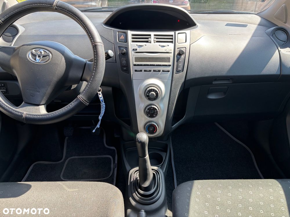 Toyota Yaris 1.0 Terra - 12
