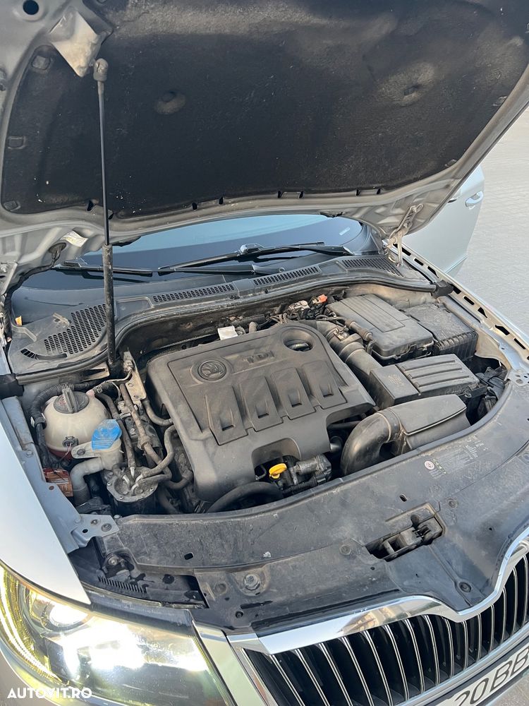 Skoda Superb Combi 2.0 TDI 4X4 Elegance - 11