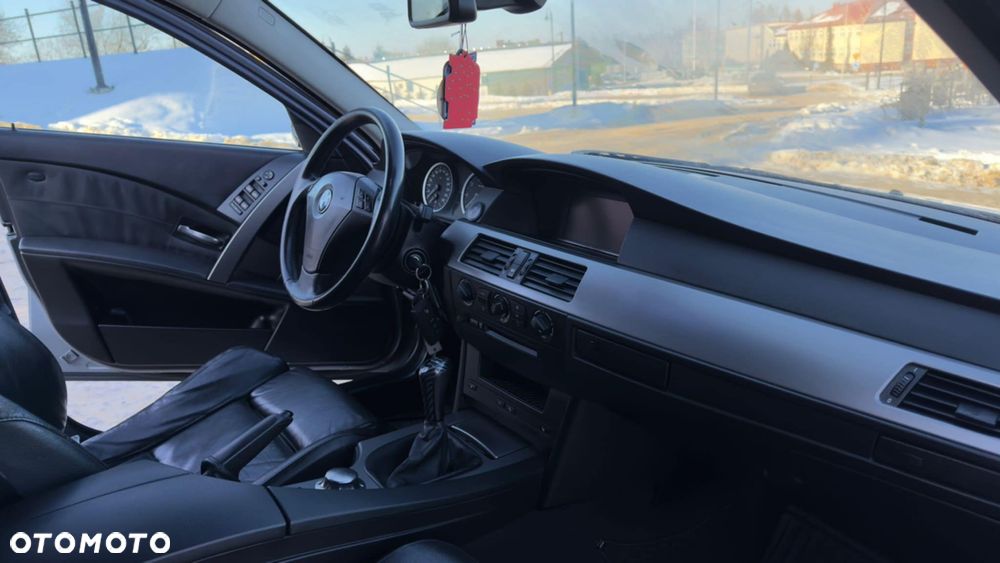 BMW Seria 5 520i - 27