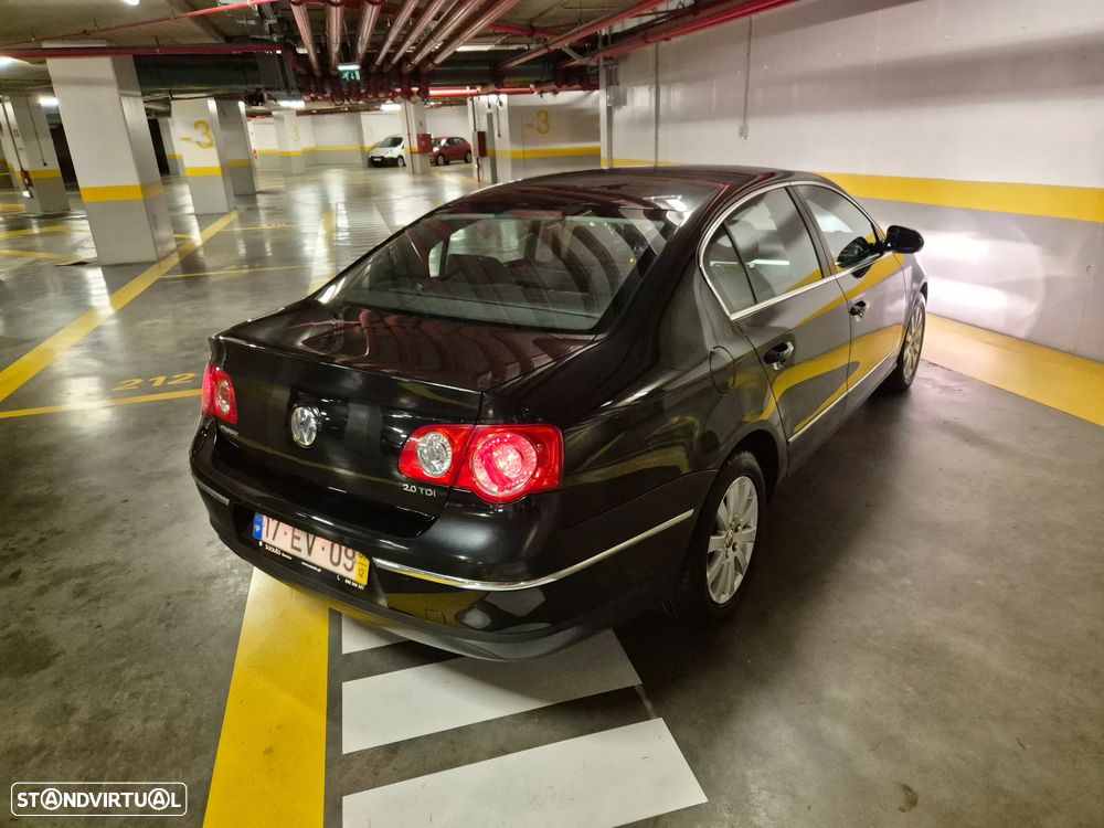 VW Passat 2.0 TDI Confortline - 12
