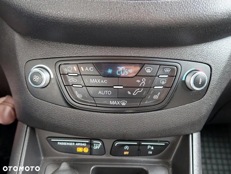 Ford Tourneo Courier 1.5 TDCi Titanium - 22