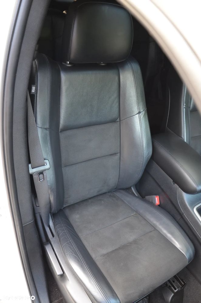 Jeep Grand Cherokee - 12