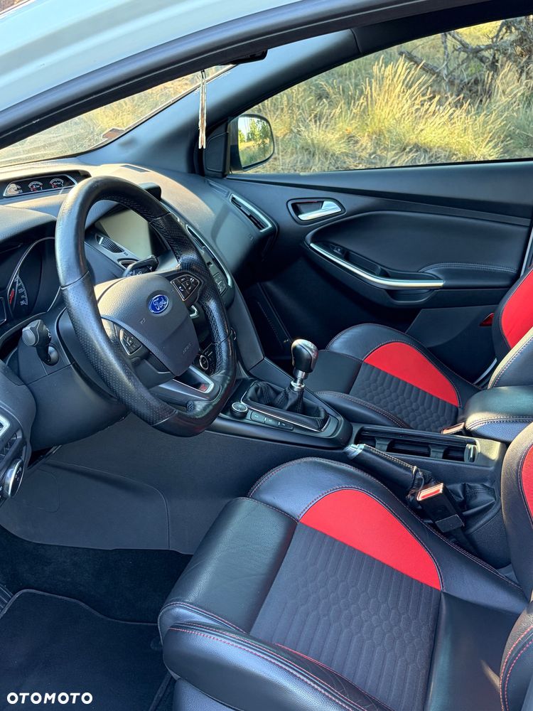 Ford Focus 2.0 EcoBoost ST-2 - 10