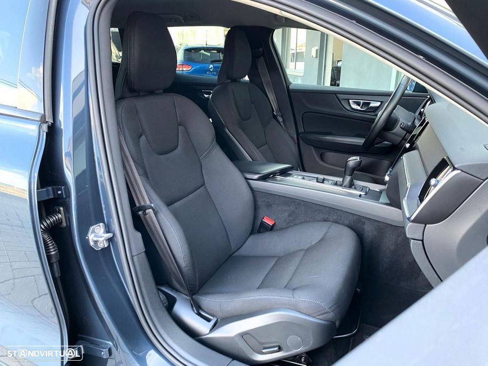 Volvo V60 2.0 D3 Momentum - 5