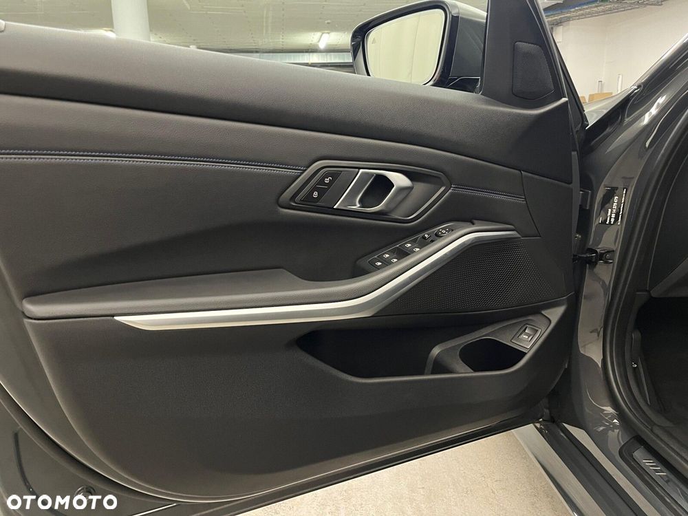 BMW Seria 3 320d mHEV M Sport sport - 16