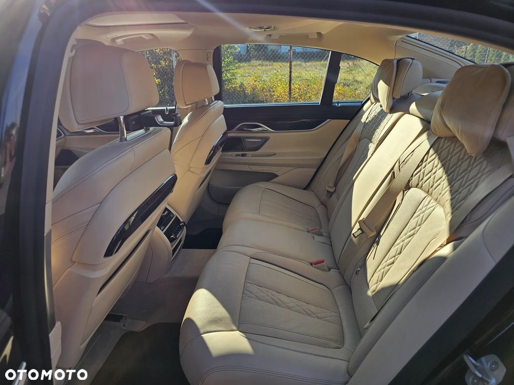 BMW Seria 7 730d mHEV - 22