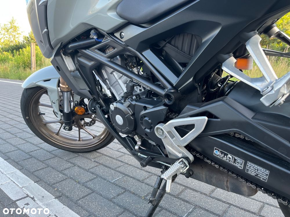 Honda CB - 12