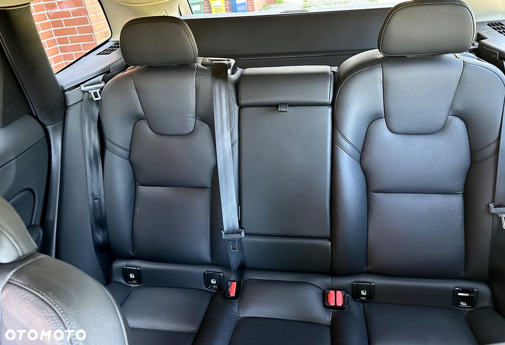 Volvo XC 60 B5 B AWD Plus Dark - 25
