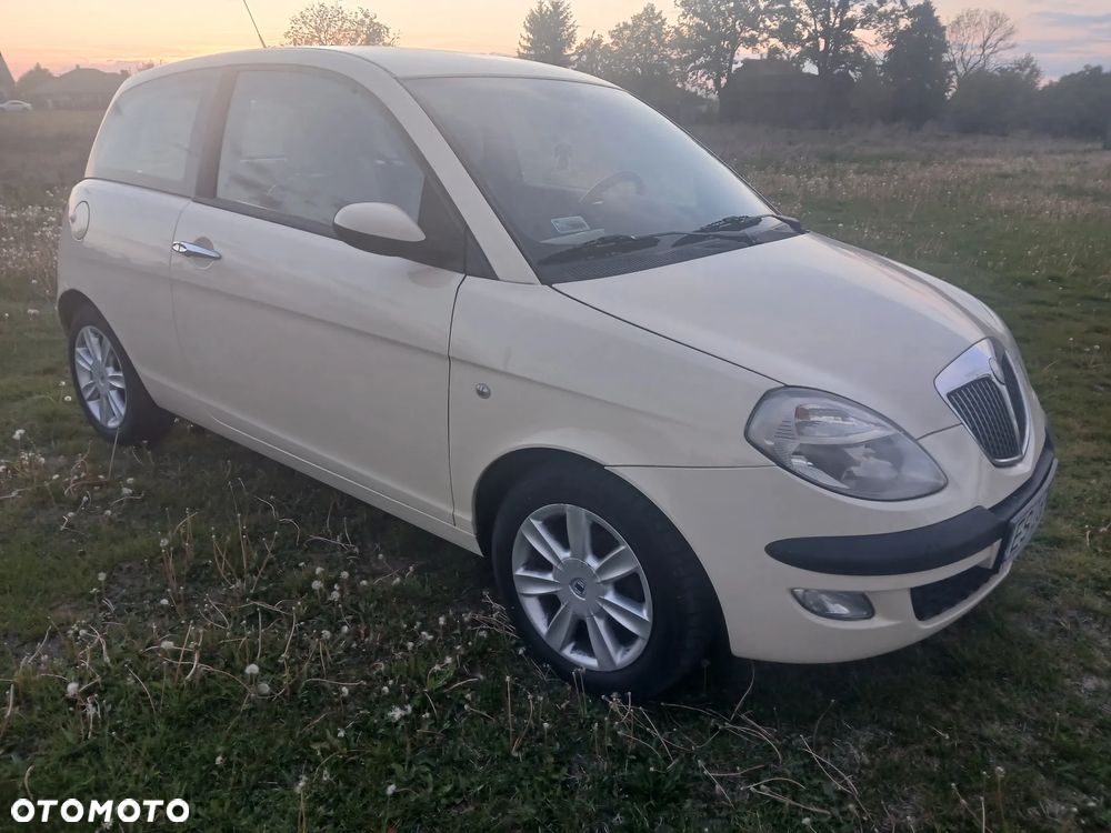 Lancia Ypsilon 1.2 8V Argento (5 os.) - 5