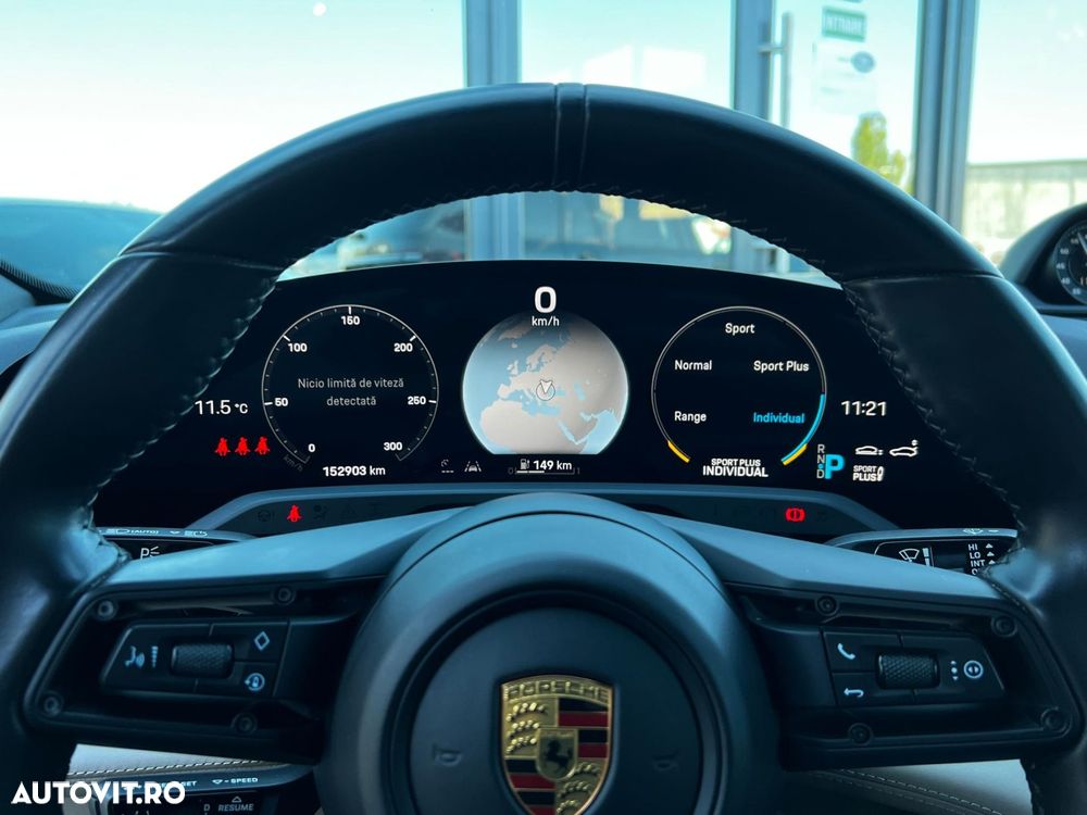 Porsche Taycan - 17