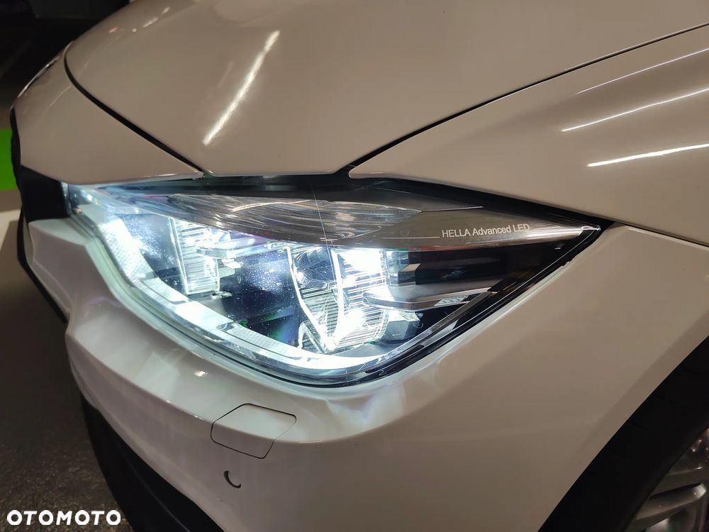 BMW Seria 3 330i Sport Line Sport - 25