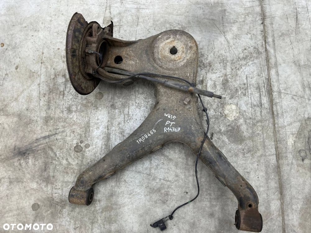 Zwrotnica Mercedes Vito Viano W639 piasta wahacz prawy tył L04281 1r17433 - 1