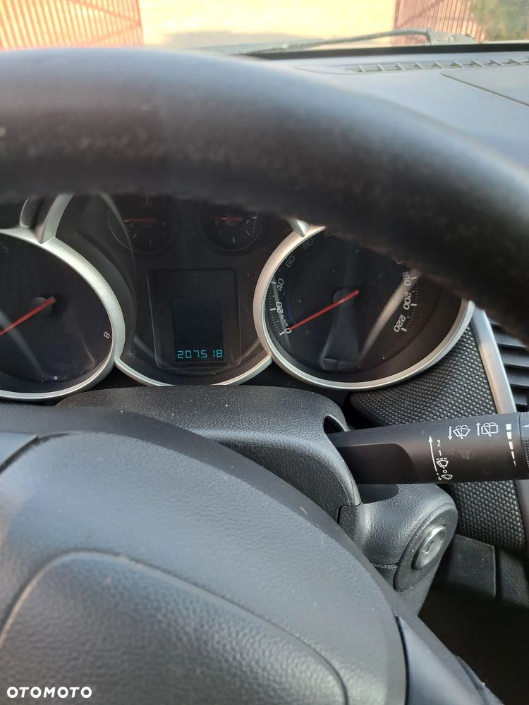 Chevrolet Cruze 1.6 LS - 9