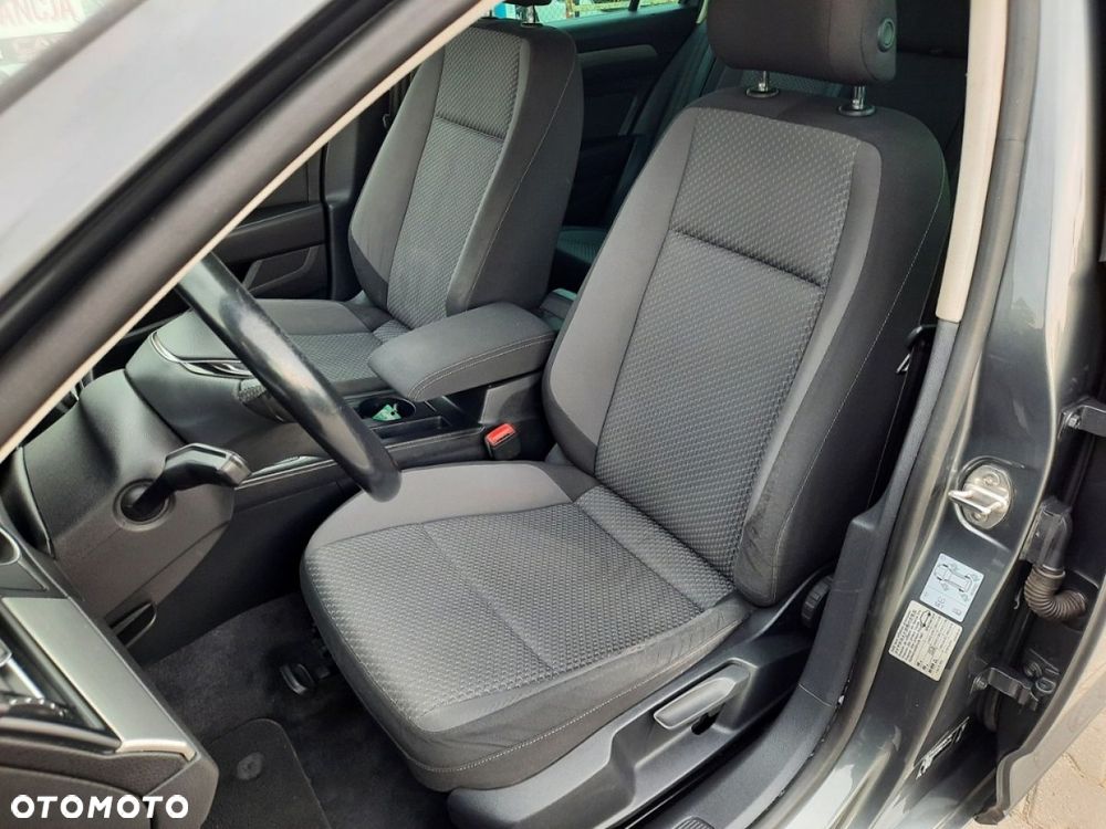 Volkswagen Passat - 17