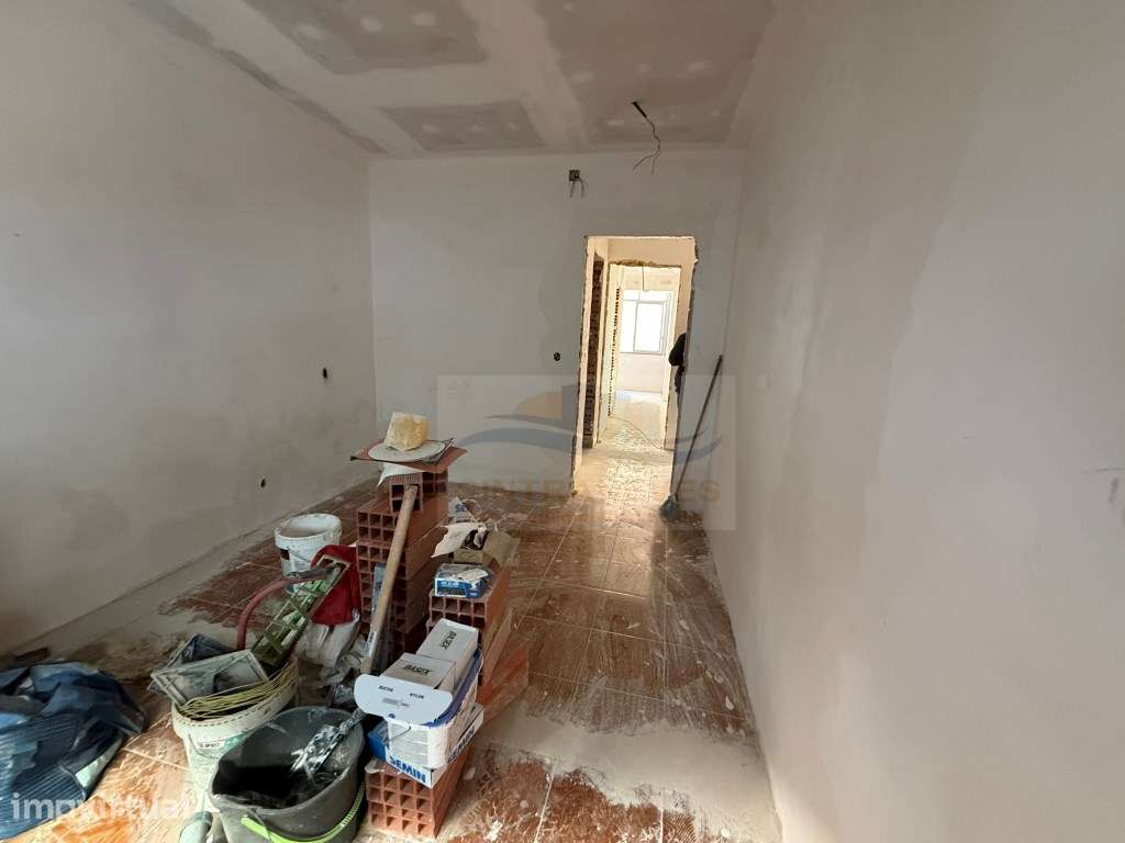 T2 com Quintal - Excelente Oportunidade para Remodelação | Potencia... - Grande imagem: 5/7