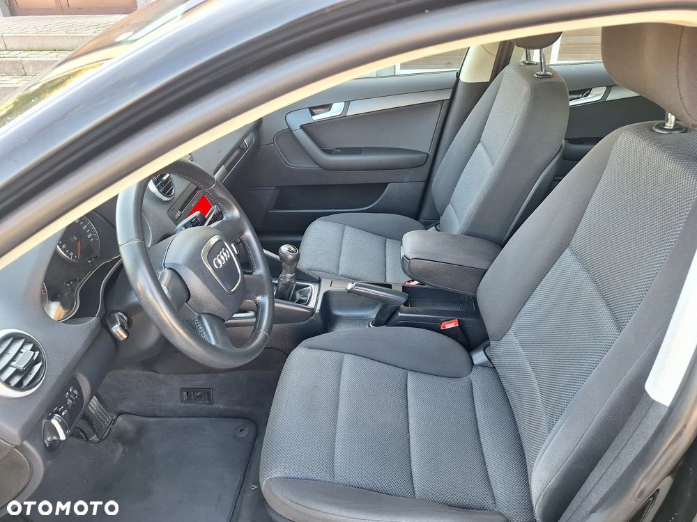 Audi A3 Sportback 1.6 Ambiente - 22