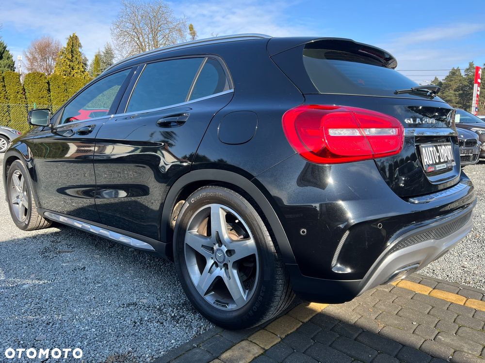 Mercedes-Benz GLA 200 AMG Line - 3