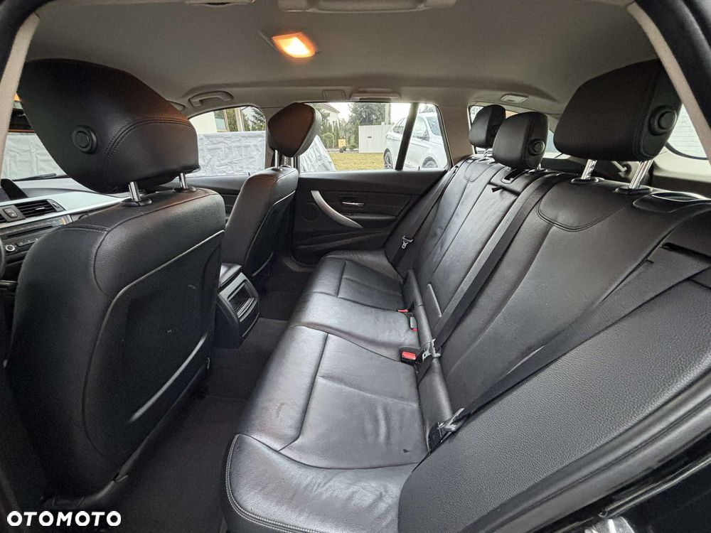 BMW Seria 3 318d DPF Edition Exclusive - 31