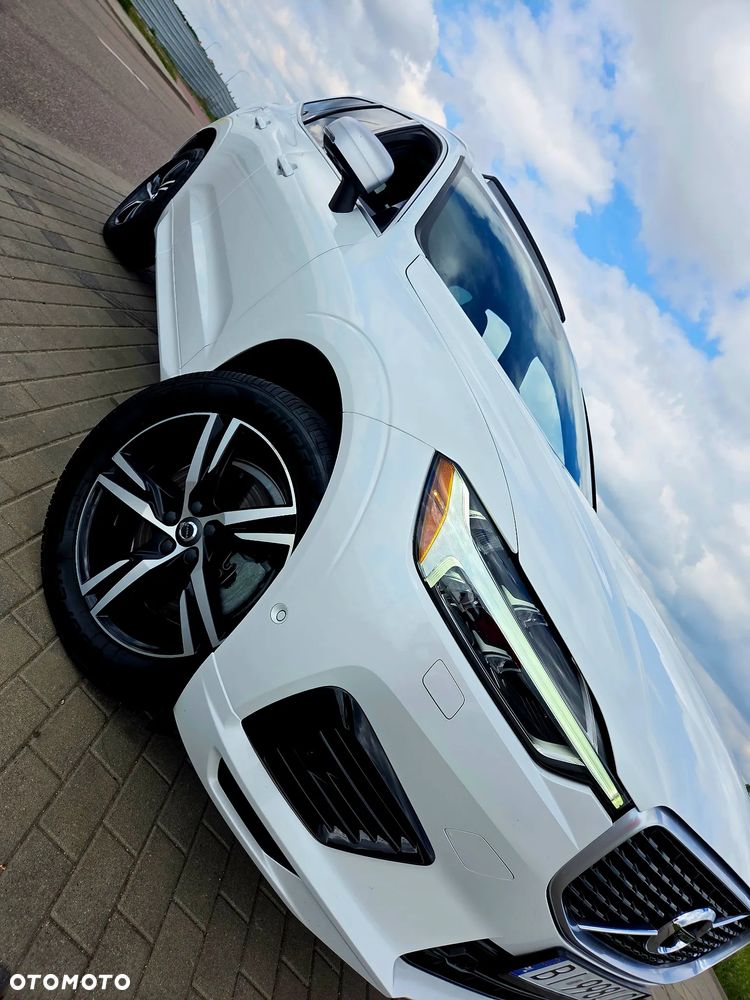 Volvo XC 60 T8 AWD Plug-In Hybrid R-Design - 9