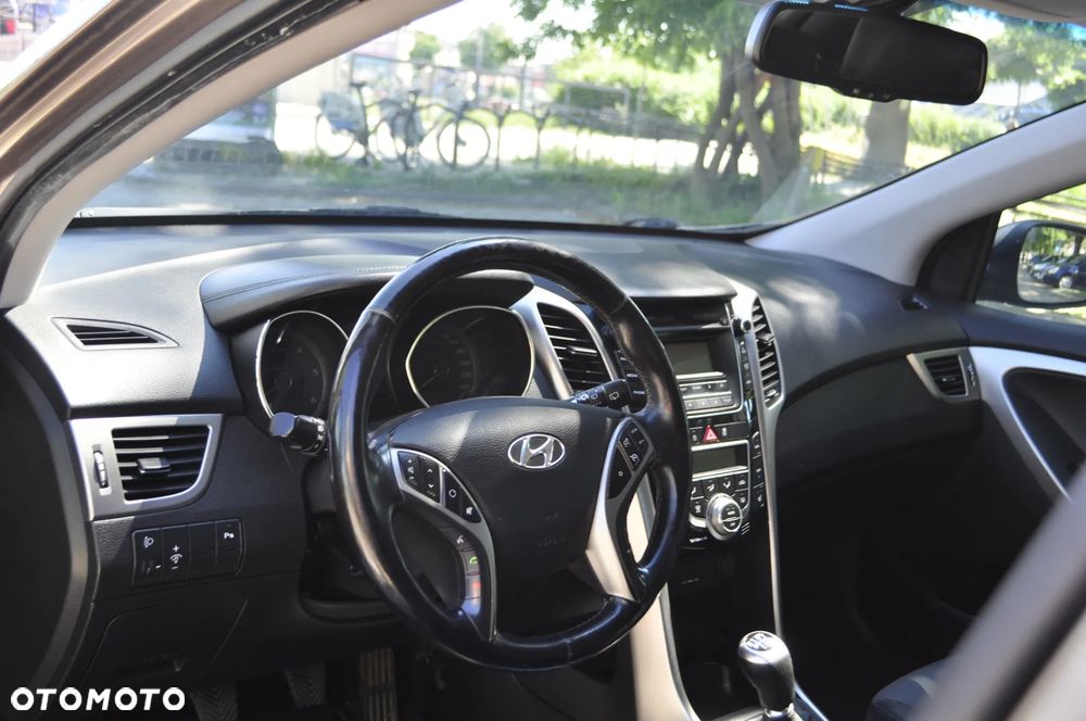 Hyundai i30 blue 1.6 CRDi YES Gold - 8