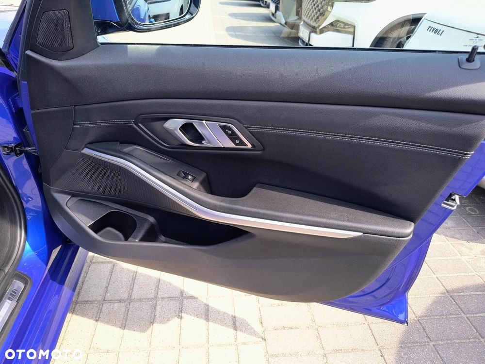 BMW Seria 3 330i xDrive M Sport - 21
