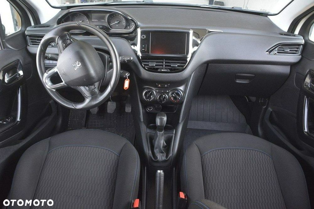 Peugeot 208 82 PureTech Style - 17