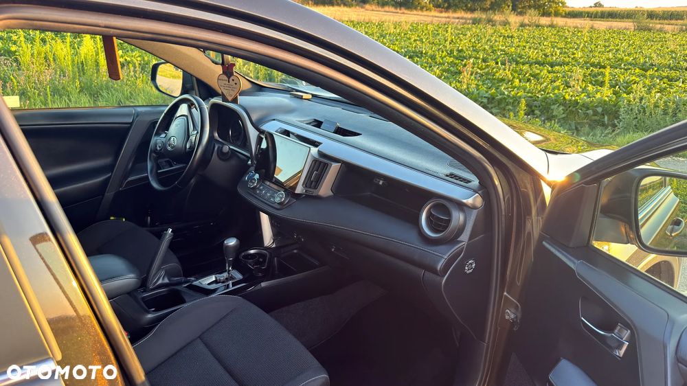 Toyota RAV4 Hybrid Premium 4x2 - 23