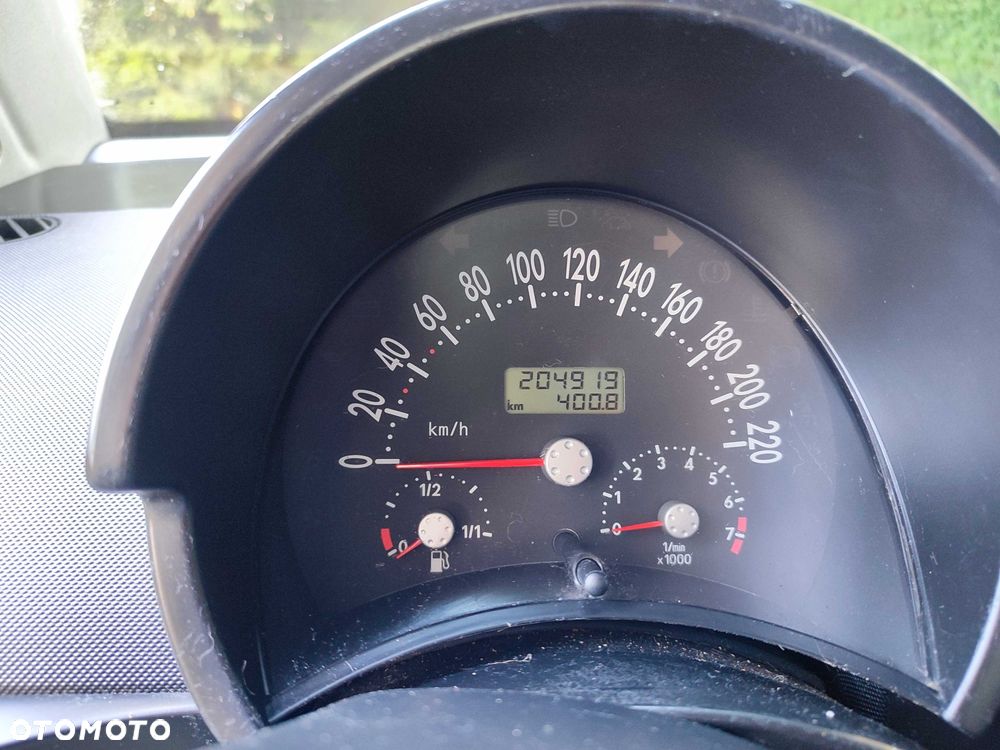 Volkswagen New Beetle - 4