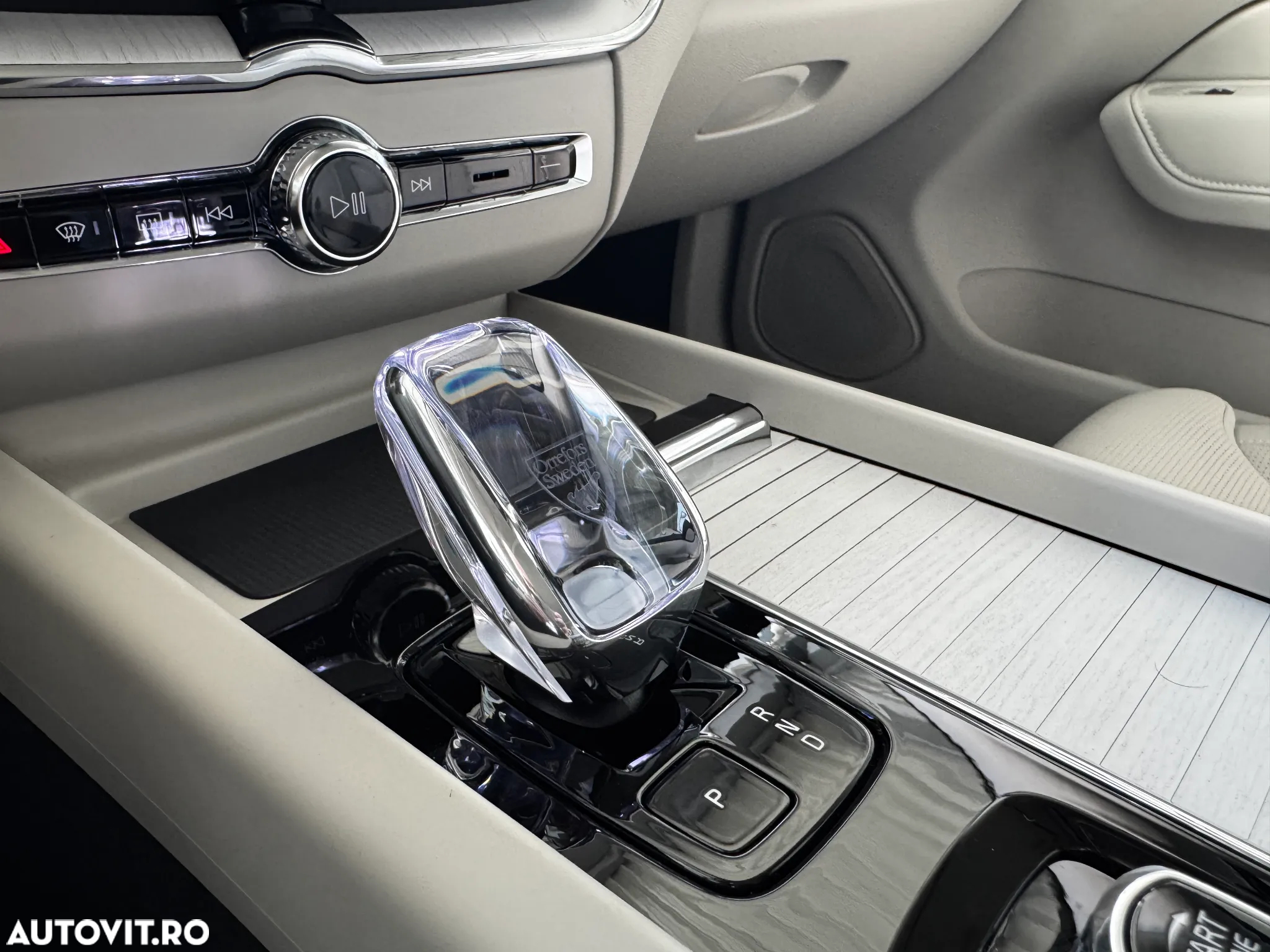 Volvo XC 60 B5 AT AWD MHEV Ultra Dark - 16