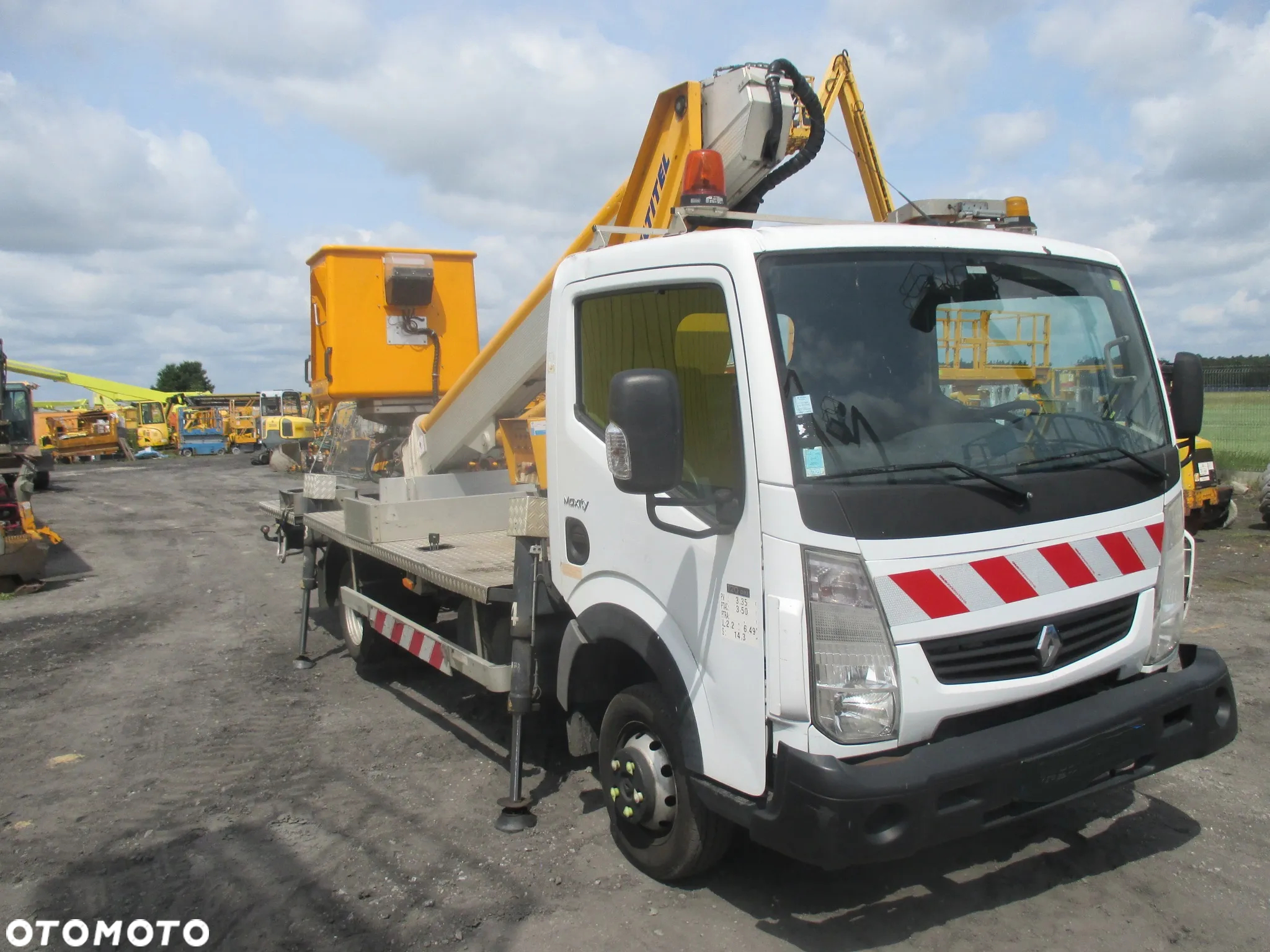 Renault Maxity - 10