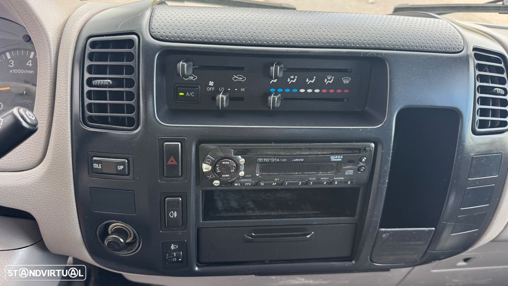 Toyota Dyna 3.0 D-4D C/ Cesto Elevatório - 30