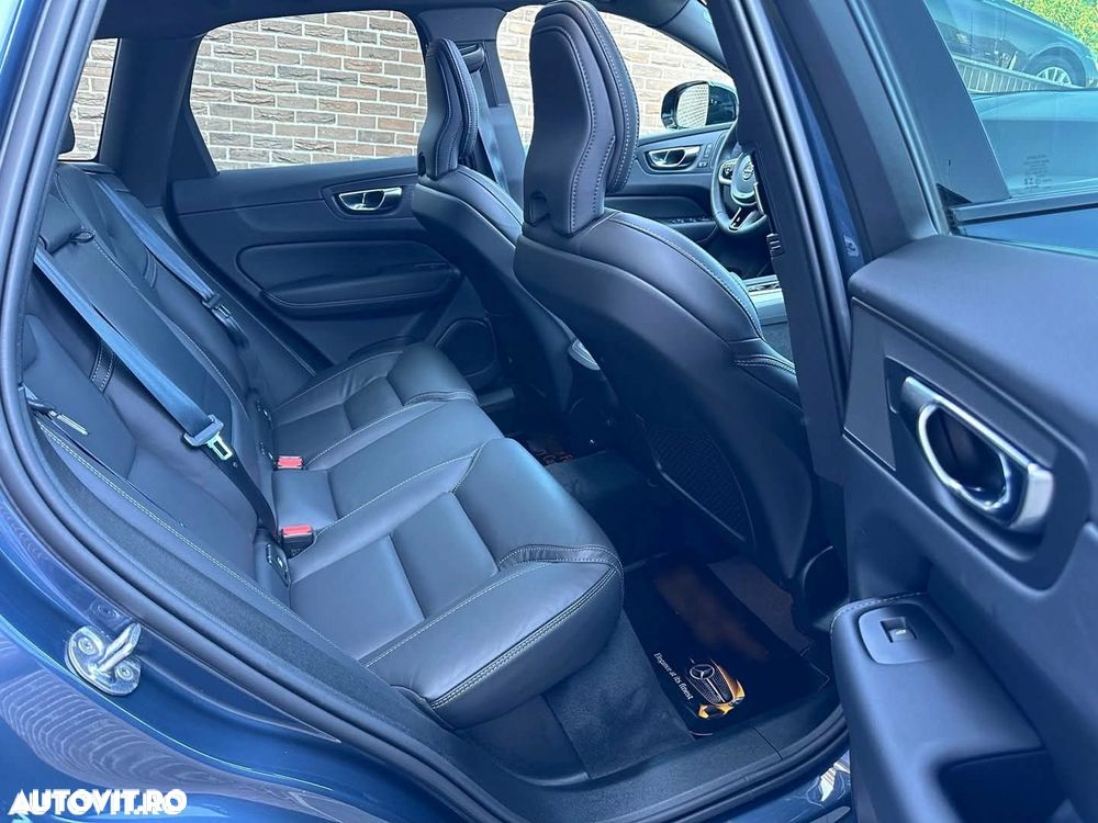 Volvo XC 60 B4 MHEV AT8 AWD R-Design - 16