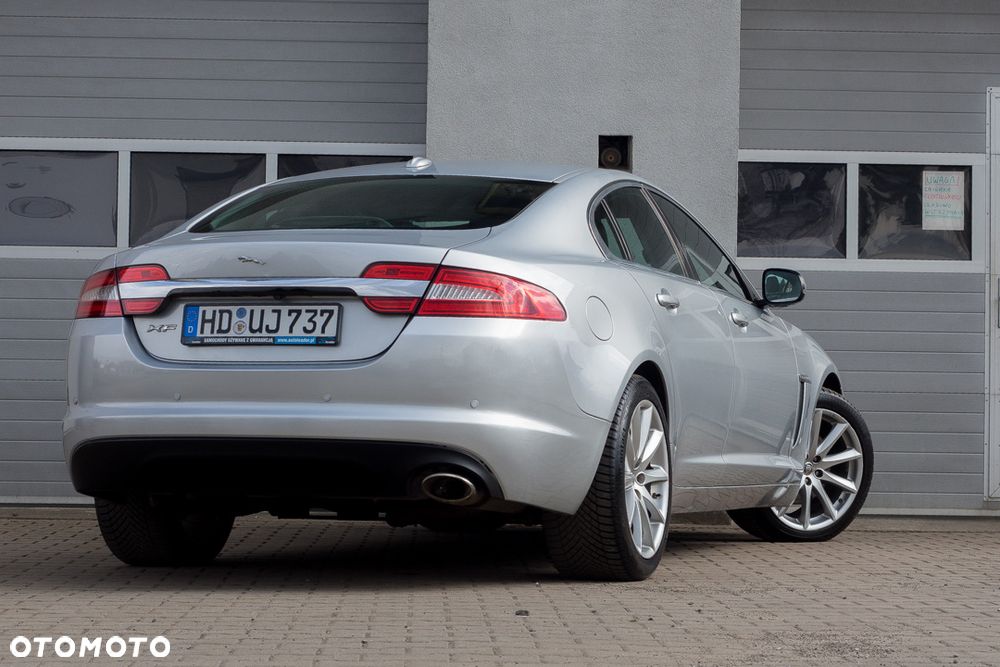 Jaguar XF 2.2 D Luxury - 7